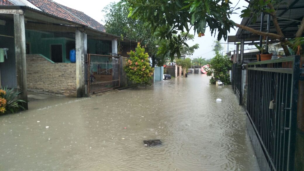 Banjir di Puri Dinar Indah, RT 06/XXVI, Kelurahan Meteseh